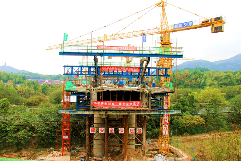 湘潭市委書記、市人大常委會主任曹炯芳蒞臨湘潭市岳塘區(qū)X157道路提質(zhì)改造工程項目現(xiàn)場調(diào)研辦公