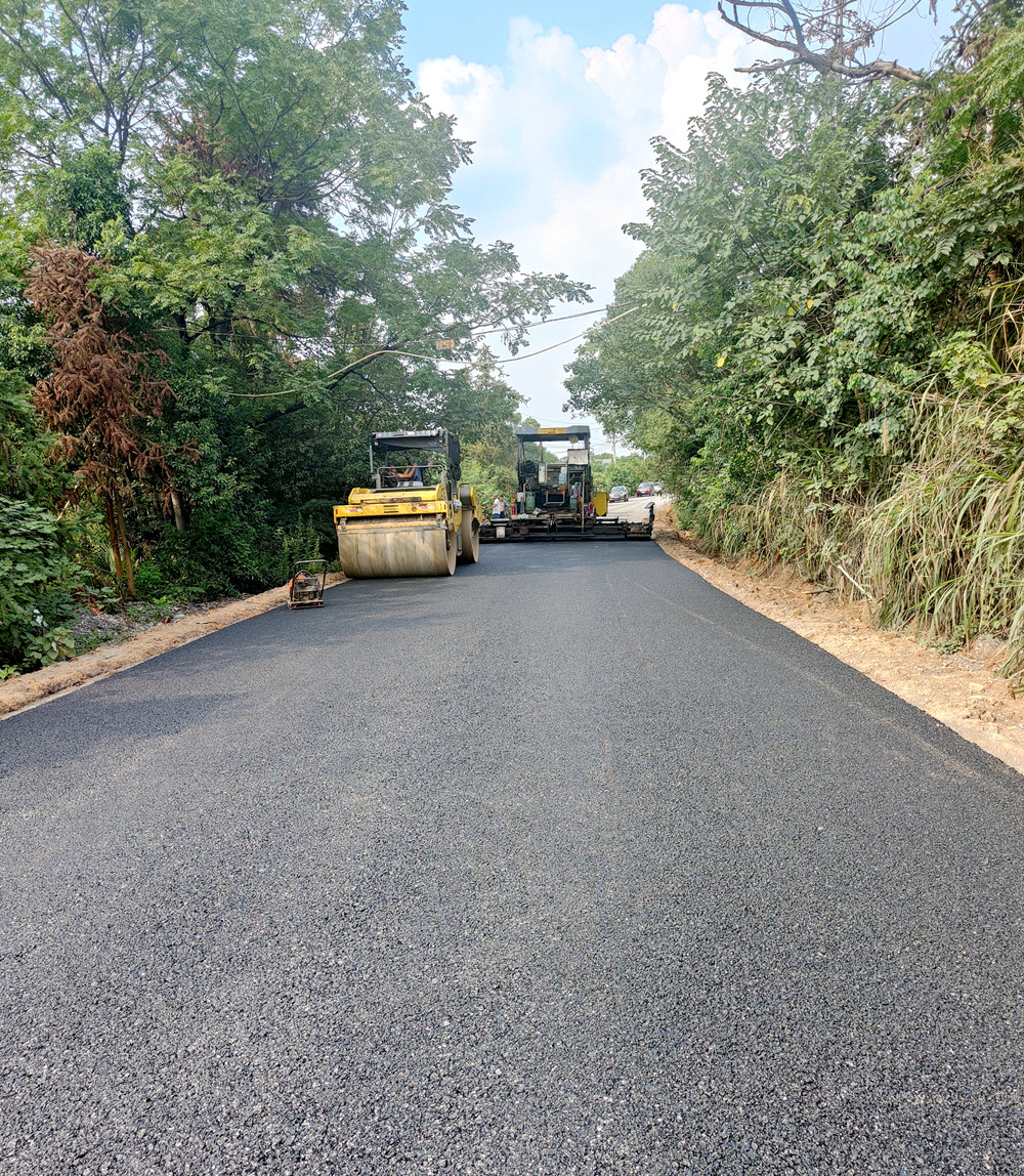 炎炎烈夏公司董事長現(xiàn)場督導(dǎo)項目施工生產(chǎn)